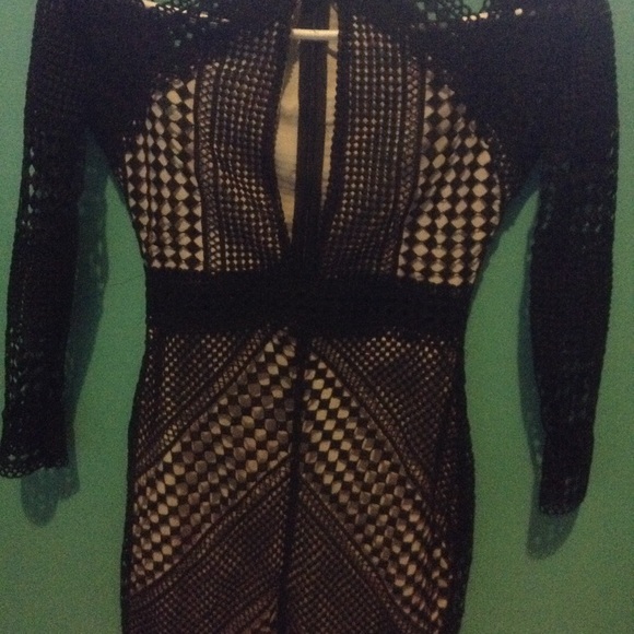 Black lace cold shoulder bodycon dress - Picture 2 of 2